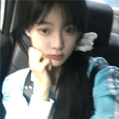 泡沫欢腾的香槟美酒